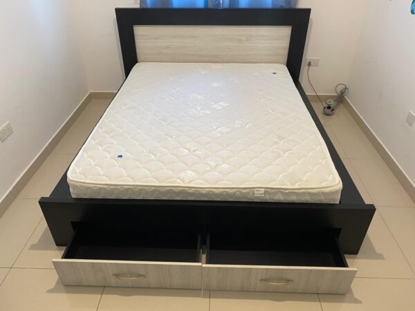 Bed King with Mattress from Home Center - Image 2