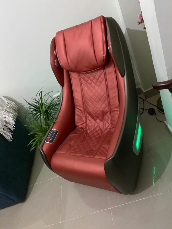 Massage chair  from isukoshi - Image 3